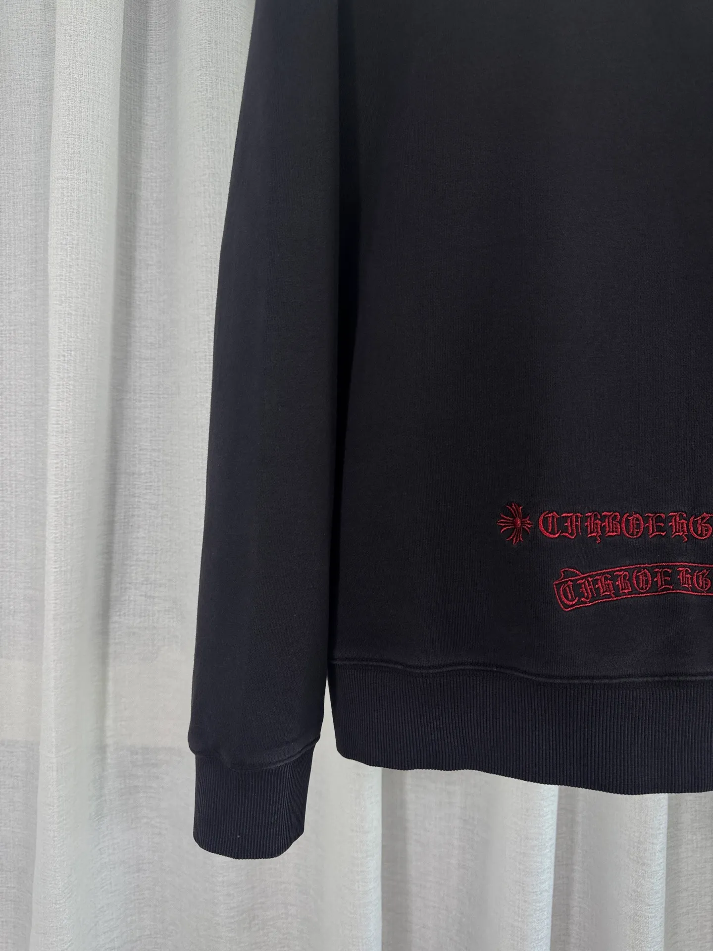 P280 top version, real shot without P, ​​different from market currency) 𝗖𝗵𝗿𝗼𝗺𝗲 𝗛𝗲𝗮𝗿𝘁𝘀/Cro Heart 2025 washed patch embroidery autumn and winter new original single counter American laser burnt 3D three-dimensional color embroidery couple casual sweatshirt 👑The highest version! Customized fabric 420g tripe terry fabric! American acid-washed and distressed original fabric laser burnt ✟appliqué embroidery and exquisite embroidery of letters! The best-selling model in the counter, very comfortable to wear. Accessories: original molded and authenticated collar label➕100% silk wash label. Genuine purchase-grade original hangtag➕matching hanging rope➕3D hanging beads➕original packaging bag. Craftsmanship: The original version has consistent wiring! The highest version of the armhole matching technique! Color: Green Black Size: S M L XL Style Number: 25-306